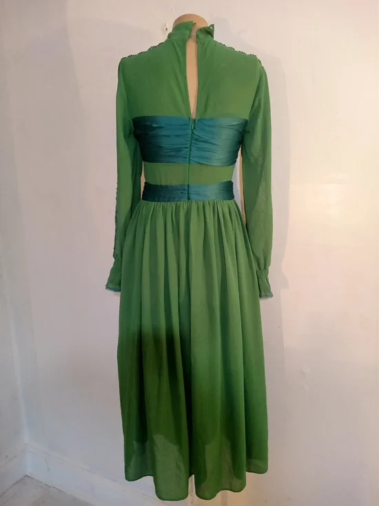 Green Long-Sleeve Midi Dress with Satin Accents - Picture 3 of 7